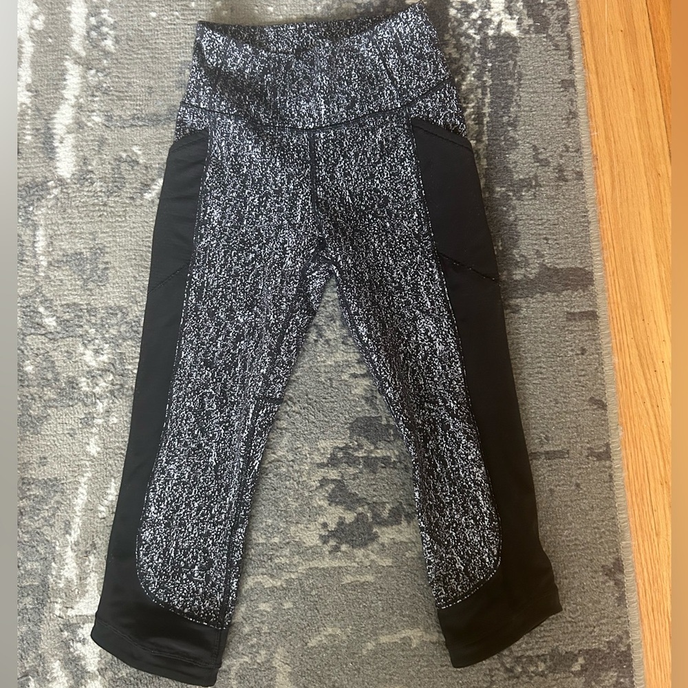 Lululemon Capri Legging Grey & Black
